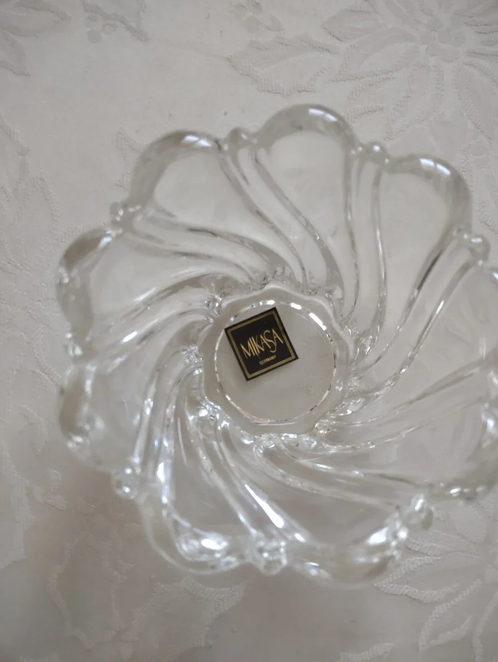 Mikasa Round Bowl Peppermint Clear Swirls